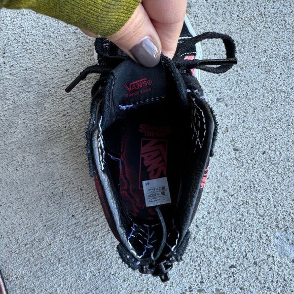 VANS x Stranger Things Sk8-Hi Zip Reissue Friends Don't Lie KIDS SHOES - Picture 9 of 11